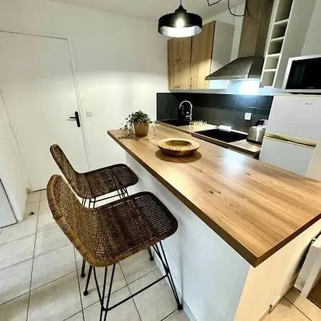 2 Pièces à Appartement
